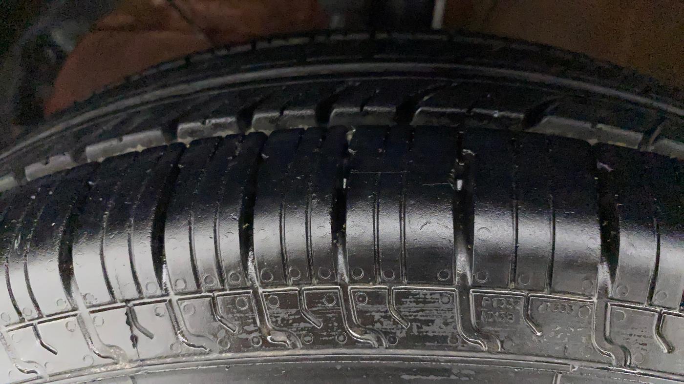 2017 Maruti Dzire VDI, Diesel, Manual, 71,242 km, Left Front Tyre Tread