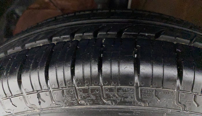 2017 Maruti Dzire VDI, Diesel, Manual, 71,242 km, Left Front Tyre Tread