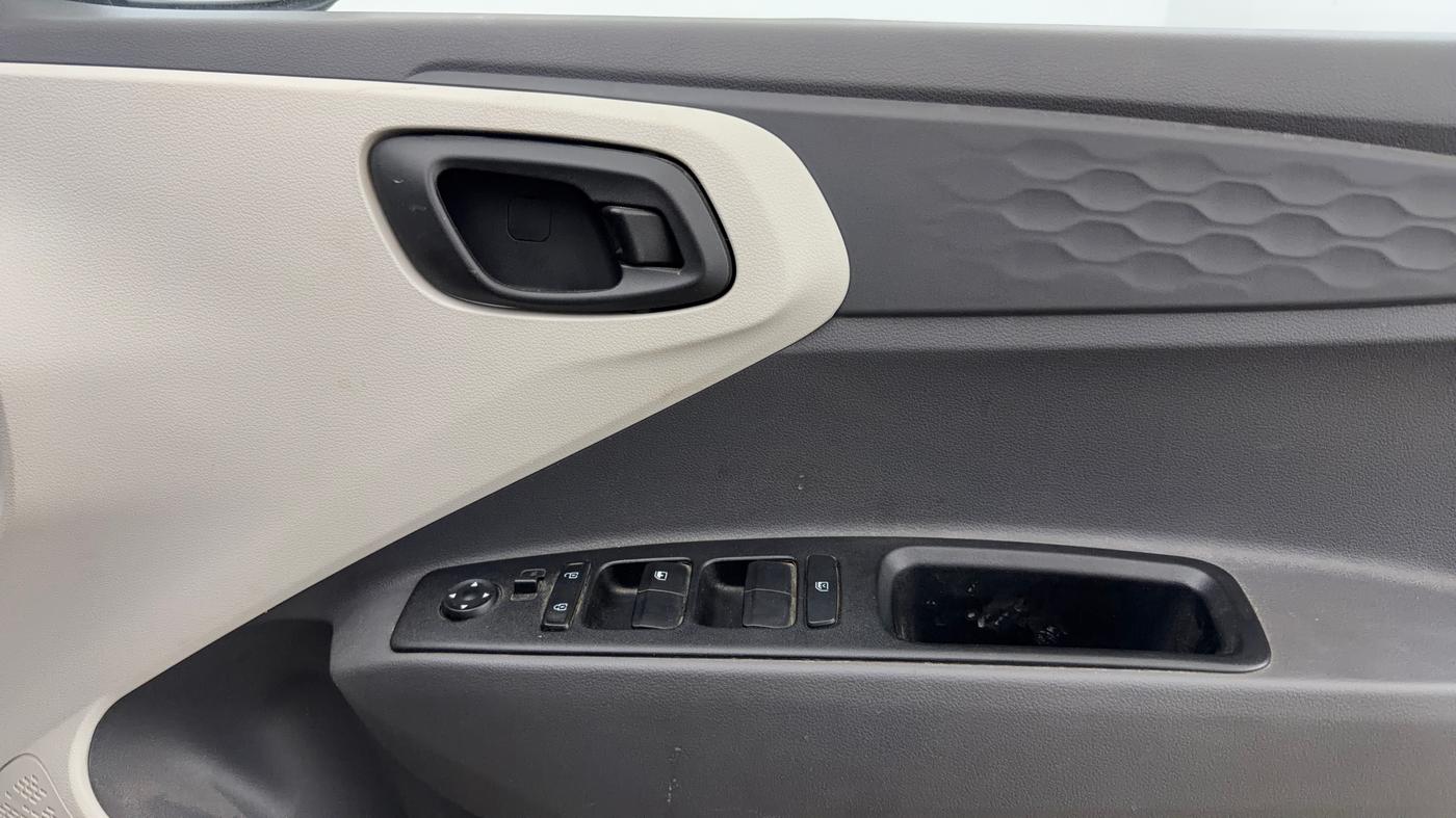 2021 Hyundai AURA S 1.2 CNG, CNG, Manual, 64,674 km, Driver Side Door Panels Control