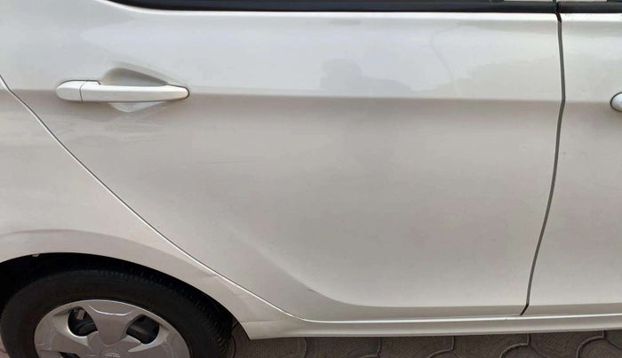 2017 Tata Tiago XT PETROL, Petrol, Manual, 50,166 km, Right rear door - Minor scratches