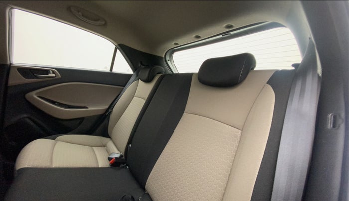 2016 Hyundai Elite i20 ASTA 1.2 (O), Petrol, Manual, 62,179 km, Right Side Rear Door Cabin