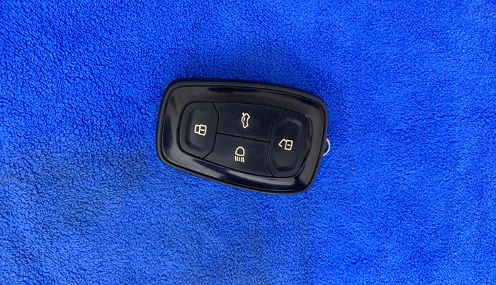 2018 Tata NEXON XZ PLUS PETROL, Petrol, Manual, 68,231 km, Key Close Up