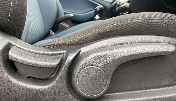 2017 Hyundai i20 Active 1.2 SX, Petrol, Manual, 69,939 km, Driver Side Adjustment Panel
