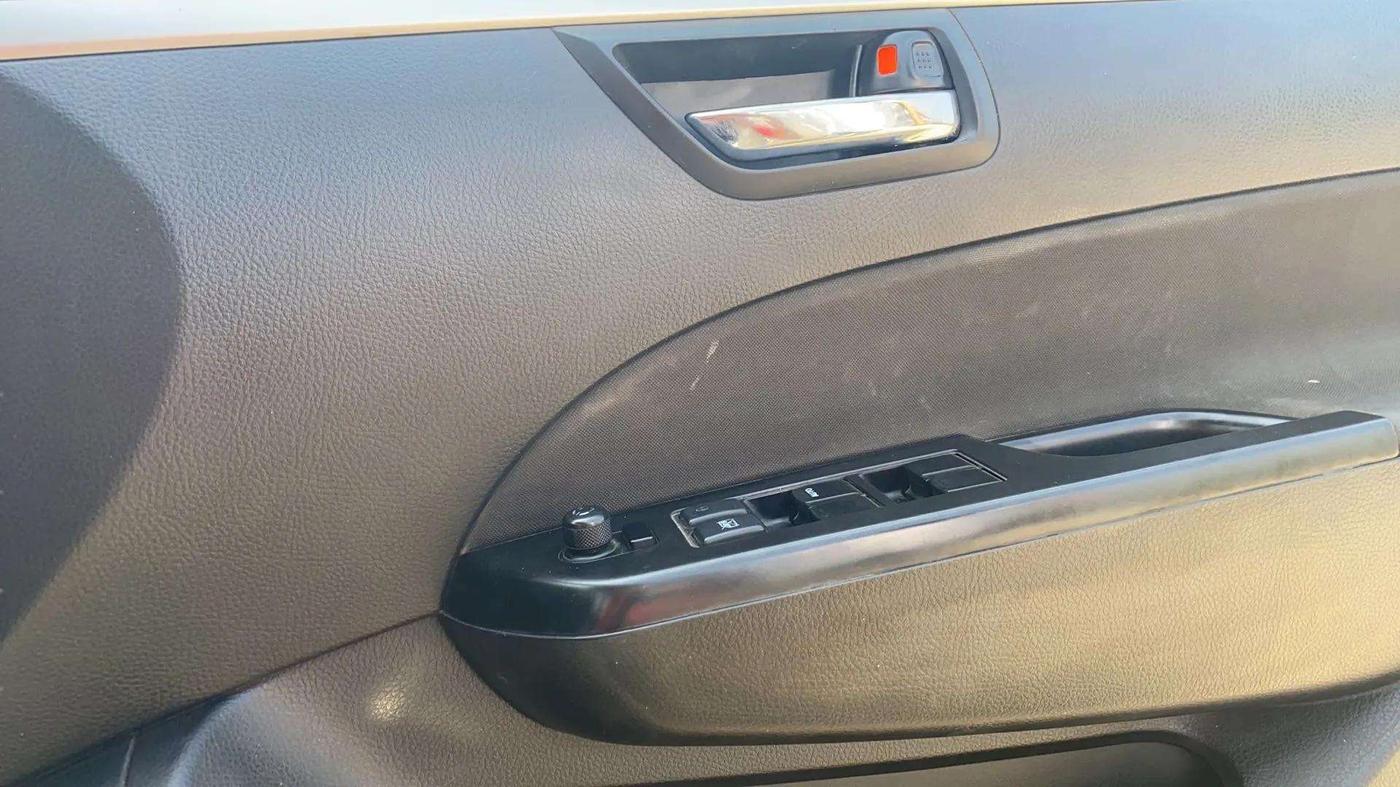 2014 Maruti Swift VXI, Petrol, Manual, 78,549 km, Driver Side Door Panels Control