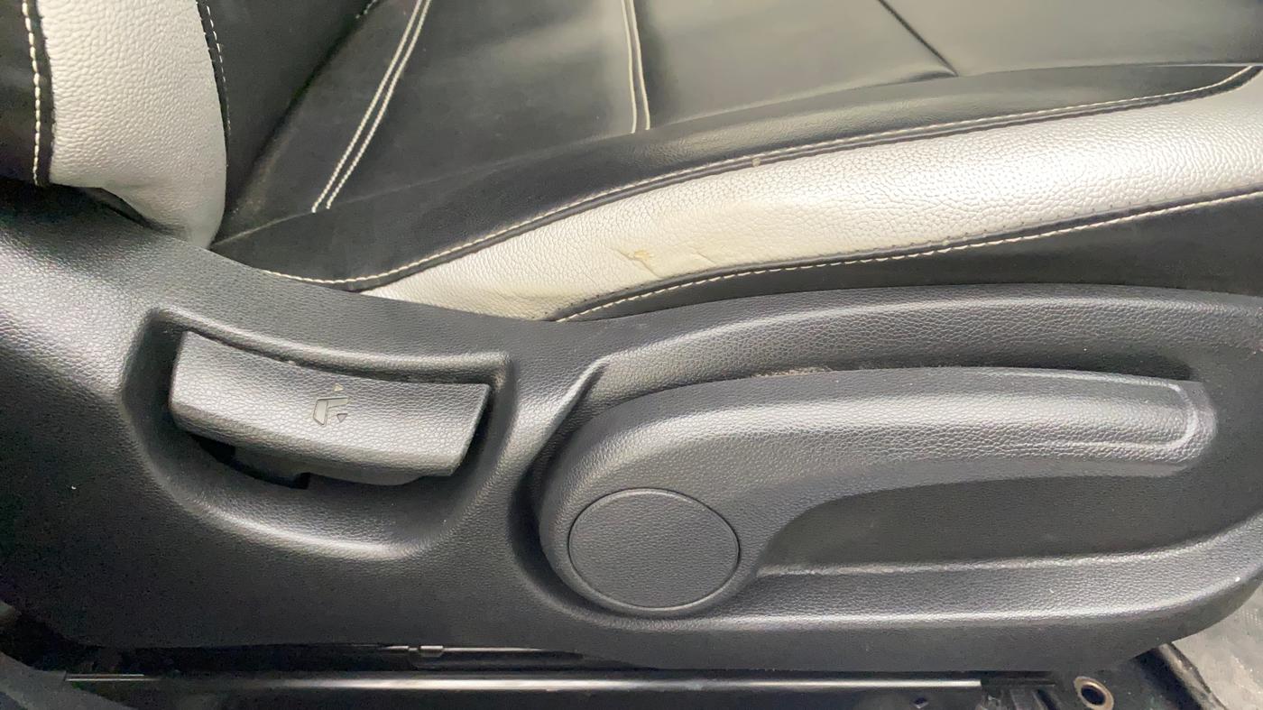 2019 Hyundai Elite i20 ASTA 1.4 CRDI (O), Diesel, Manual, 18,035 km, Driver Side Adjustment Panel