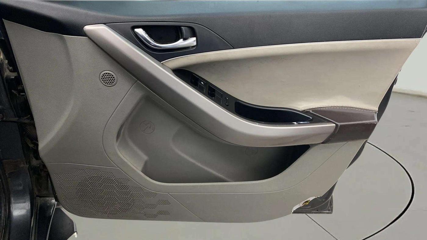 2018 Tata NEXON XZ PLUS PETROL, CNG, Manual, 87,779 km, Driver Side Door Panels Control