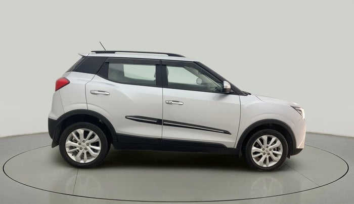 2021 Mahindra XUV300 W8 1.2 PETROL, Petrol, Manual, 33,715 km, Right Side