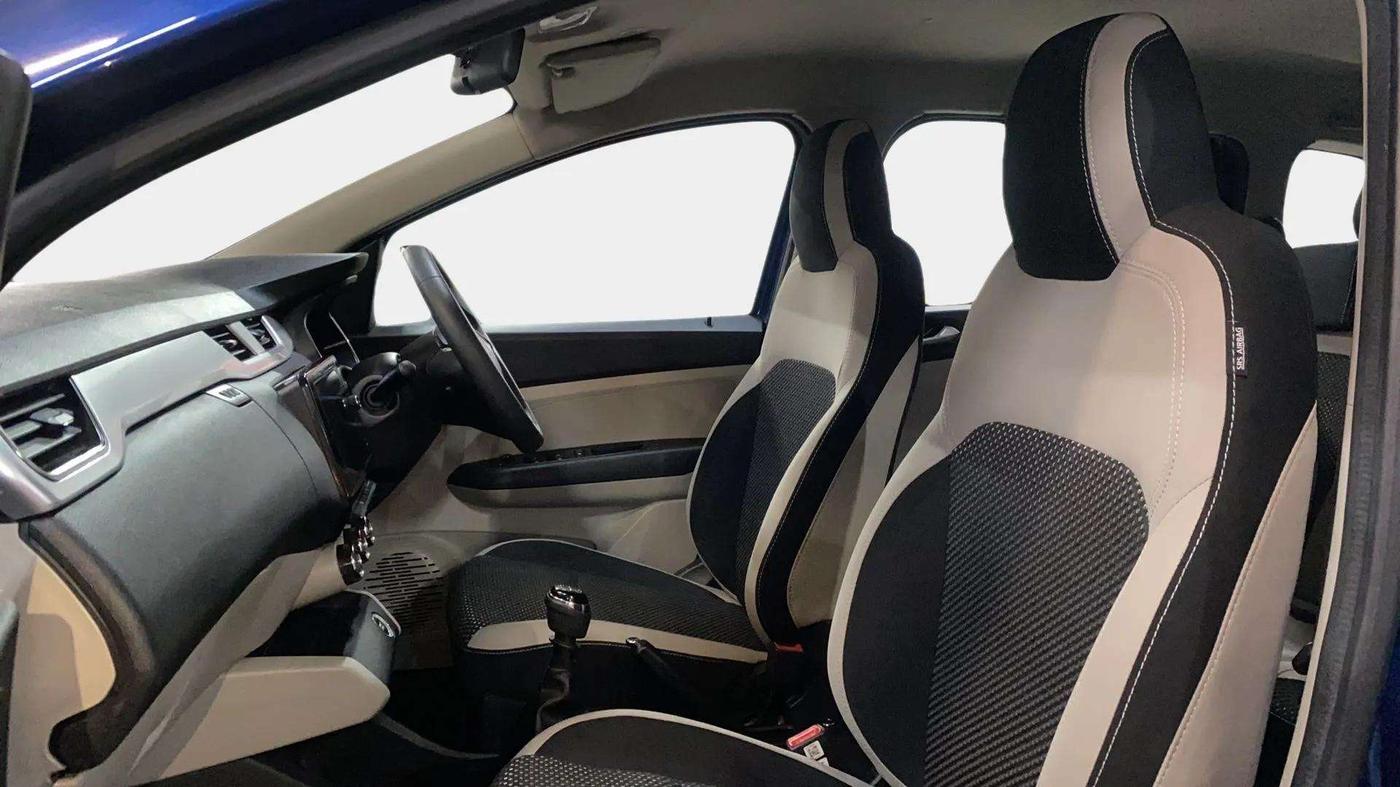 2021 Renault TRIBER RXZ, Petrol, Manual, 17,200 km, Right Side Front Door Cabin