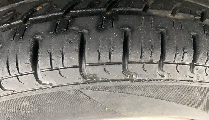 2016 Renault Kwid RXL, Petrol, Manual, 45,093 km, Right Front Tyre Tread