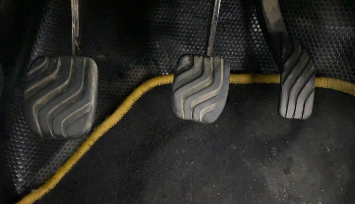 2016 Renault Kwid RXL, Petrol, Manual, 45,093 km, Pedals