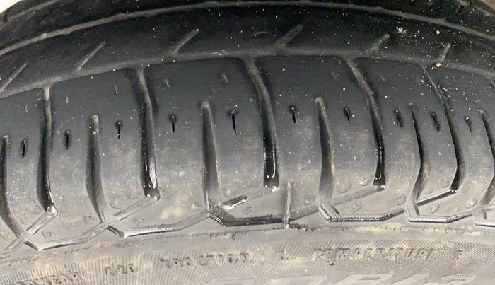 2016 Renault Kwid RXL, Petrol, Manual, 45,093 km, Right Rear Tyre Tread