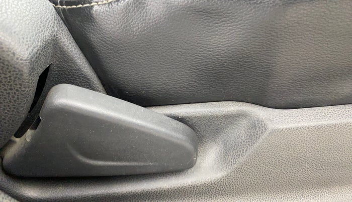 2016 Renault Kwid RXL, Petrol, Manual, 45,093 km, Driver Side Adjustment Panel