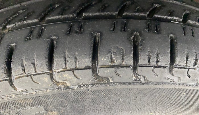 2016 Renault Kwid RXL, Petrol, Manual, 45,093 km, Left Front Tyre Tread