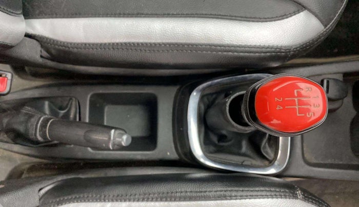 2017 Renault Kwid 1.0 RXT 02 Anniversary Edition, Petrol, Manual, 86,669 km, Gear Lever