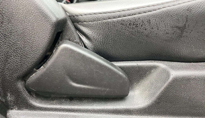 2017 Renault Kwid 1.0 RXT 02 Anniversary Edition, Petrol, Manual, 86,669 km, Driver Side Adjustment Panel
