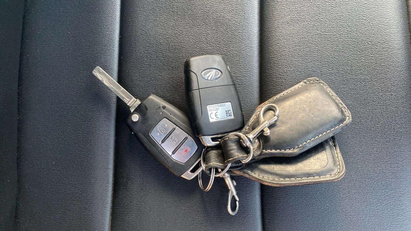 2019 Mahindra XUV300 W8 1.5 DIESEL, Diesel, Manual, 58,286 km, Key Close Up