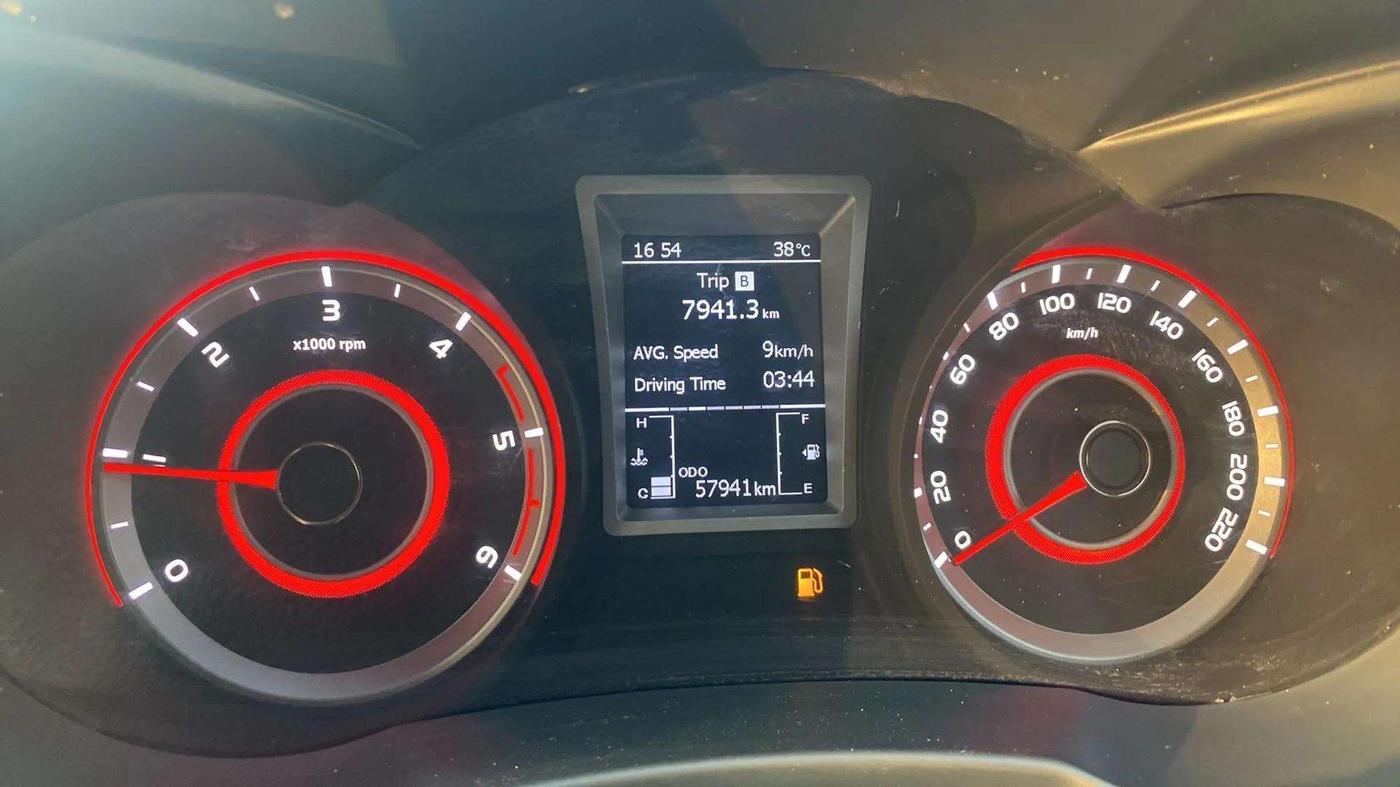 2019 Mahindra XUV300 W8 1.5 DIESEL, Diesel, Manual, 58,286 km, Odometer Image