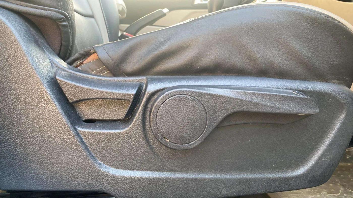 2019 Mahindra XUV300 W8 1.5 DIESEL, Diesel, Manual, 58,286 km, Driver Side Adjustment Panel