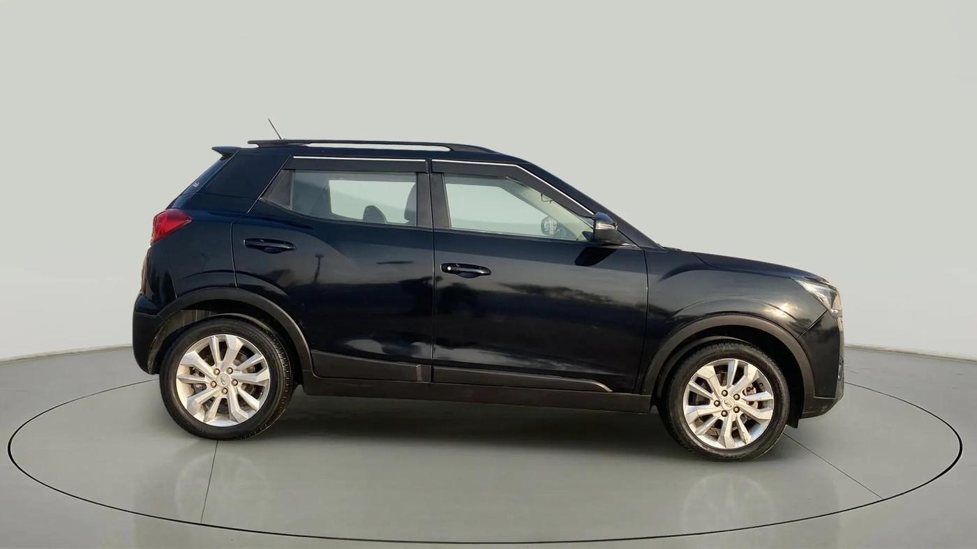 2019 Mahindra XUV300 W8 1.5 DIESEL, Diesel, Manual, 58,286 km, Right Side