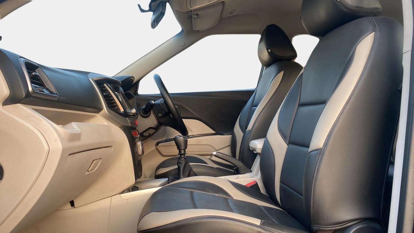 2019 Mahindra XUV300 W8 1.5 DIESEL, Diesel, Manual, 58,286 km, Right Side Front Door Cabin