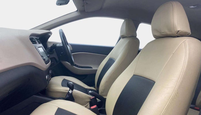 2016 Hyundai Elite i20 ASTA 1.2 (O), Petrol, Manual, 53,051 km, Right Side Front Door Cabin
