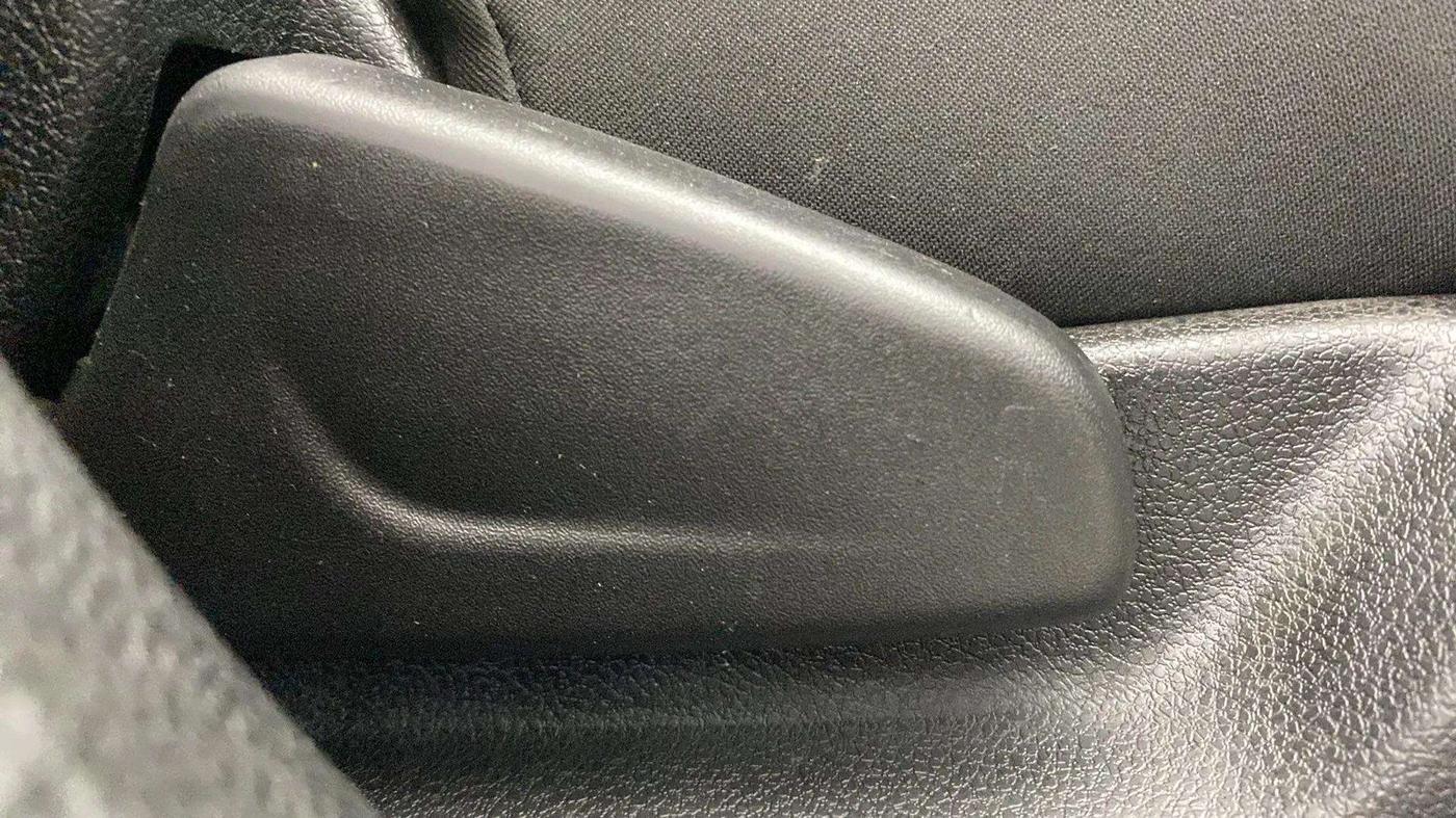2019 Renault Kwid CLIMBER 1.0 AMT, Petrol, Automatic, 77,266 km, Driver Side Adjustment Panel