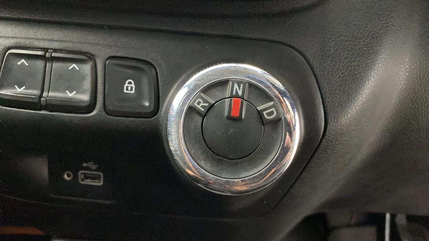 2019 Renault Kwid CLIMBER 1.0 AMT, Petrol, Automatic, 77,266 km, Gear Lever