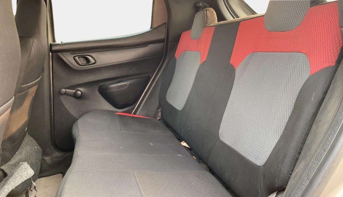 2017 Renault Kwid RXT 0.8, Petrol, Manual, 69,773 km, Right Side Rear Door Cabin