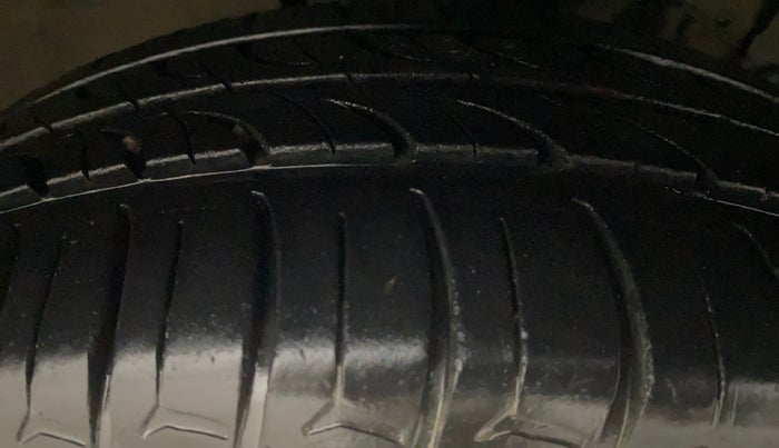 2013 Maruti Swift Dzire ZDI, Diesel, Manual, 1,21,170 km, Right Front Tyre Tread
