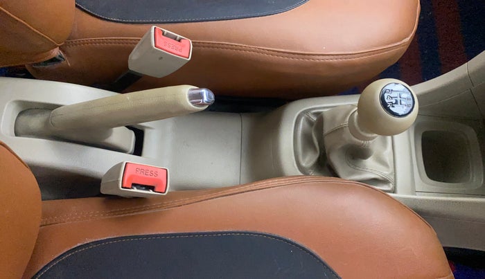 2013 Maruti Swift Dzire ZDI, Diesel, Manual, 1,21,170 km, Gear Lever