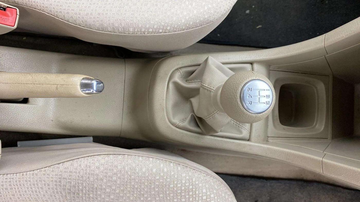 2013 Maruti Swift Dzire VXI, Petrol, Manual, 1,11,502 km, Gear Lever