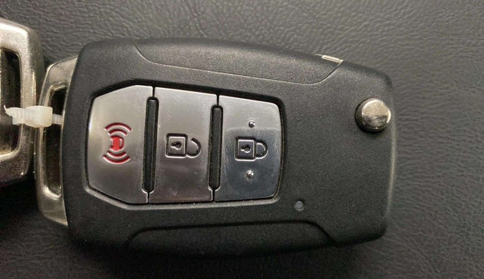 2021 Mahindra XUV300 W8 1.2 PETROL, Petrol, Manual, 60,672 km, Key Close Up