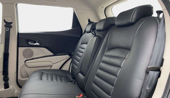 2021 Mahindra XUV300 W8 1.2 PETROL, Petrol, Manual, 60,672 km, Right Side Rear Door Cabin