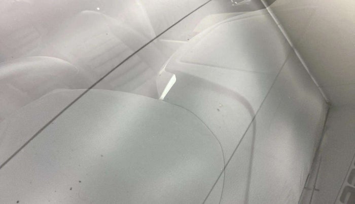 2021 Mahindra XUV300 W8 1.2 PETROL, Petrol, Manual, 60,672 km, Front windshield - Minor spot on windshield
