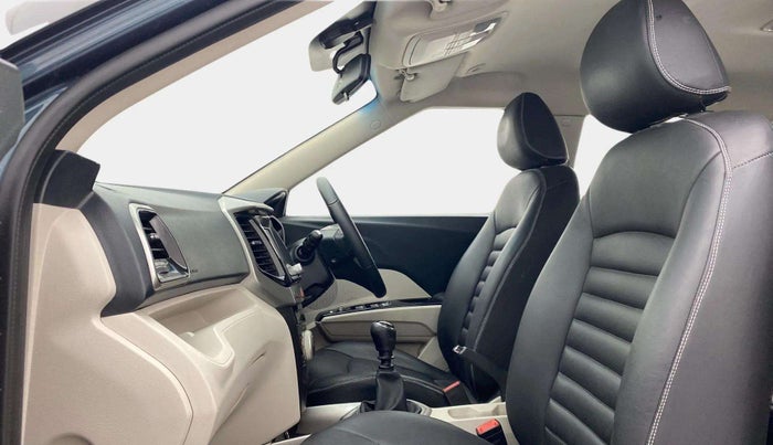 2021 Mahindra XUV300 W8 1.2 PETROL, Petrol, Manual, 60,672 km, Right Side Front Door Cabin