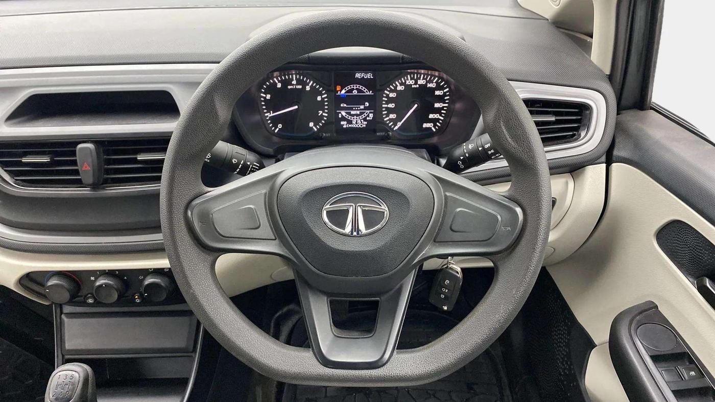 2023 Tata ALTROZ XE PETROL, Petrol, Manual, 13,063 km, Steering Wheel Close Up