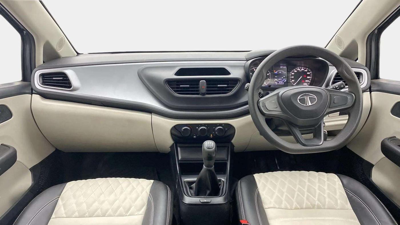 2023 Tata ALTROZ XE PETROL, Petrol, Manual, 13,063 km, Dashboard