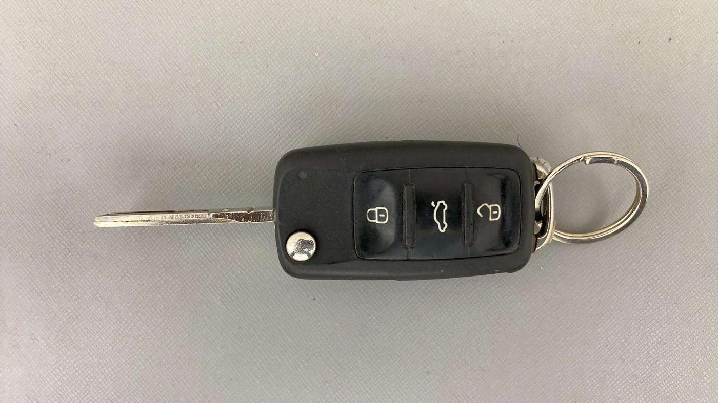 2018 Volkswagen Polo COMFORTLINE 1.0L MPI, Petrol, Manual, 62,674 km, Key Close Up