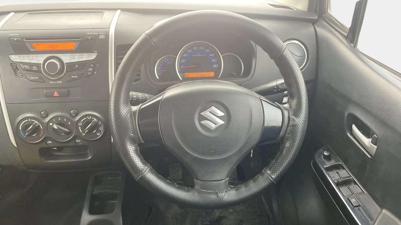 2015 Maruti Wagon R Stingray VXI, Petrol, Manual, 64,872 km, Steering Wheel Close Up
