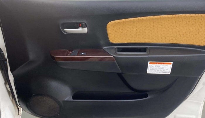 2014 Maruti Wagon R 1.0 LXI CNG, CNG, Manual, 1,07,630 km, Driver Side Door Panels Control