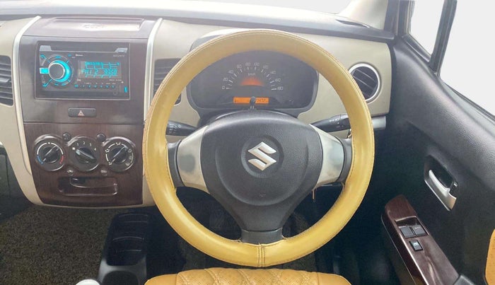 2014 Maruti Wagon R 1.0 LXI CNG, CNG, Manual, 1,07,630 km, Steering Wheel Close Up