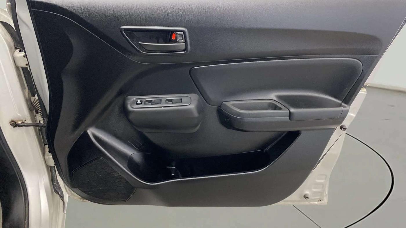 2020 Maruti Swift LXI, Petrol, Manual, 25,386 km, Driver Side Door Panels Control