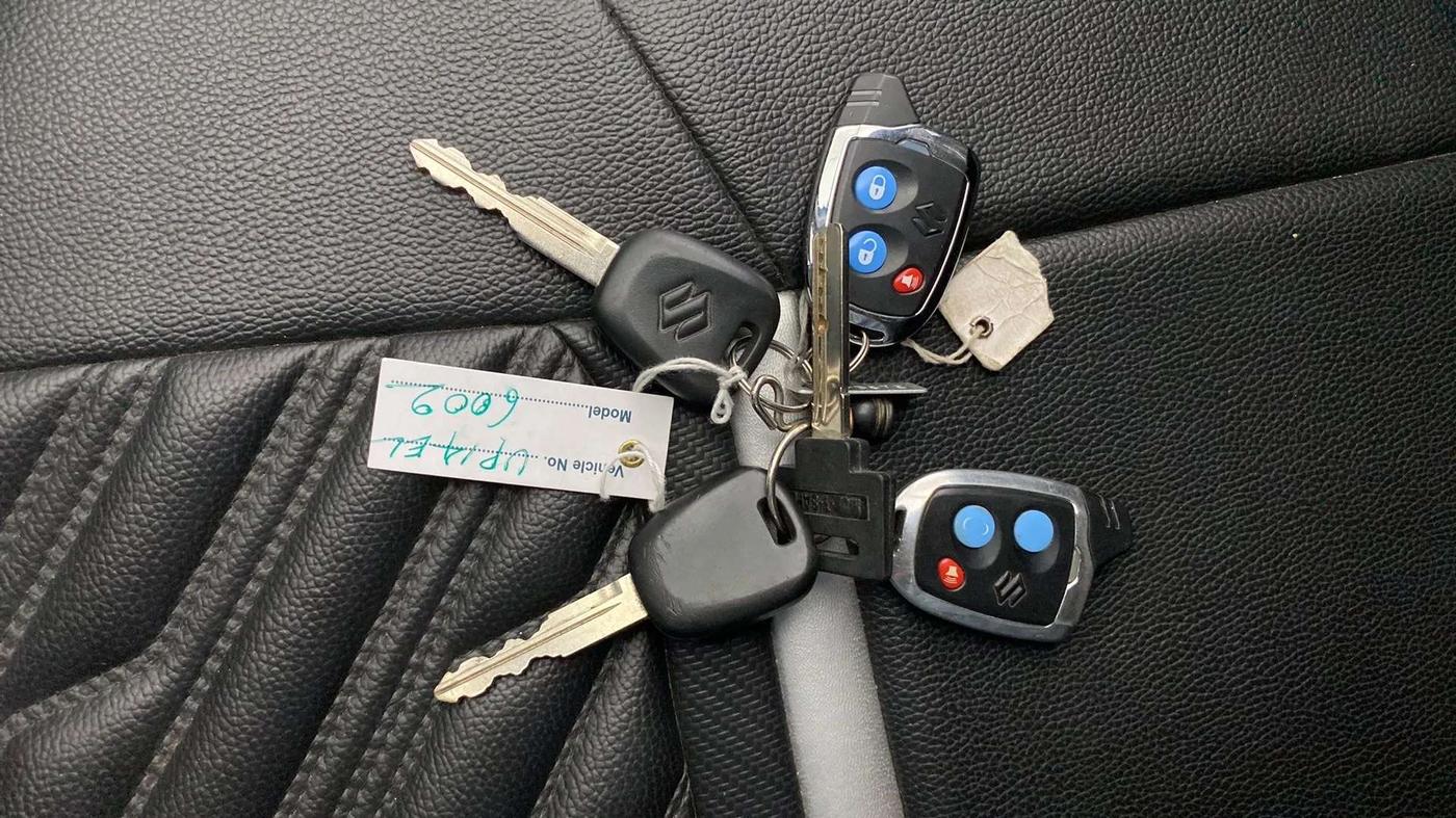 2020 Maruti Swift LXI, Petrol, Manual, 25,386 km, Key Close Up
