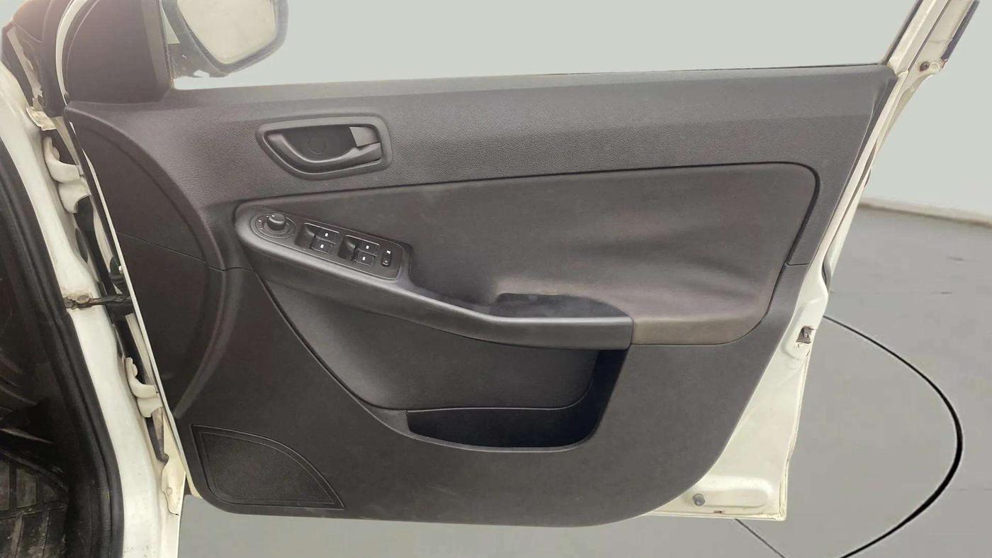 2015 Tata Zest XMS PETROL, Petrol, Manual, 36,495 km, Driver Side Door Panels Control