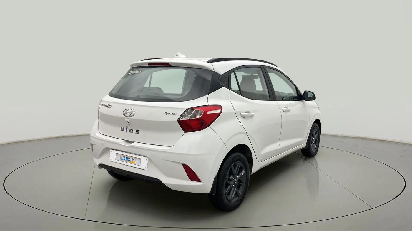 2022 Hyundai GRAND I10 NIOS SPORTZ 1.2 KAPPA VTVT, Petrol, Manual, 28,467 km, Right Back Diagonal