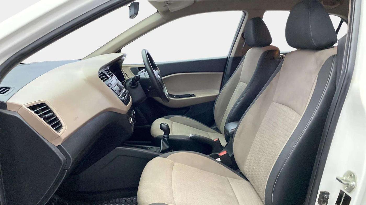 2017 Hyundai Elite i20 SPORTZ 1.2, Petrol, Manual, 89,753 km, Right Side Front Door Cabin
