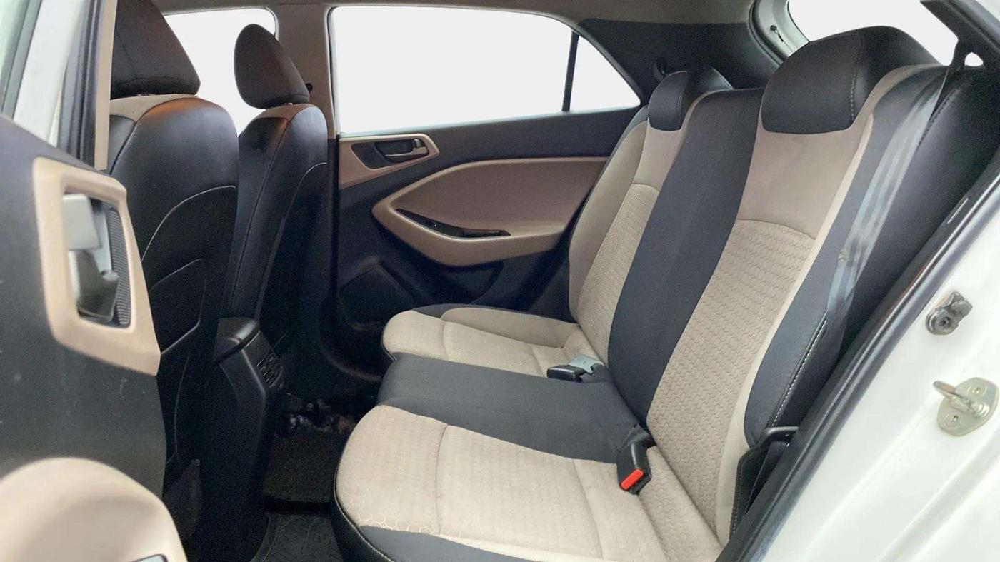 2017 Hyundai Elite i20 SPORTZ 1.2, Petrol, Manual, 89,753 km, Right Side Rear Door Cabin