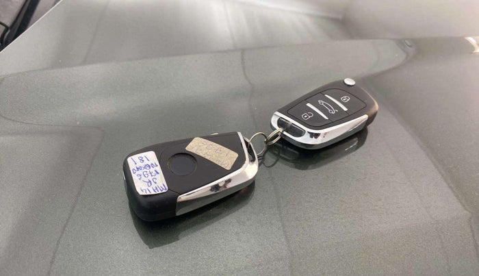 2021 Tata NEXON XE DIESEL, Diesel, Manual, 25,355 km, Key Close Up