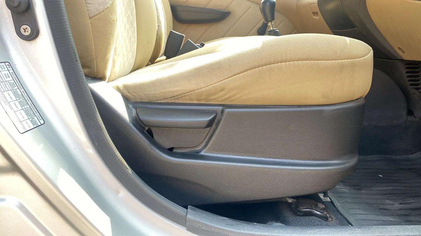 2013 Hyundai Eon D-LITE+, Petrol, Manual, 56,796 km, Driver Side Adjustment Panel