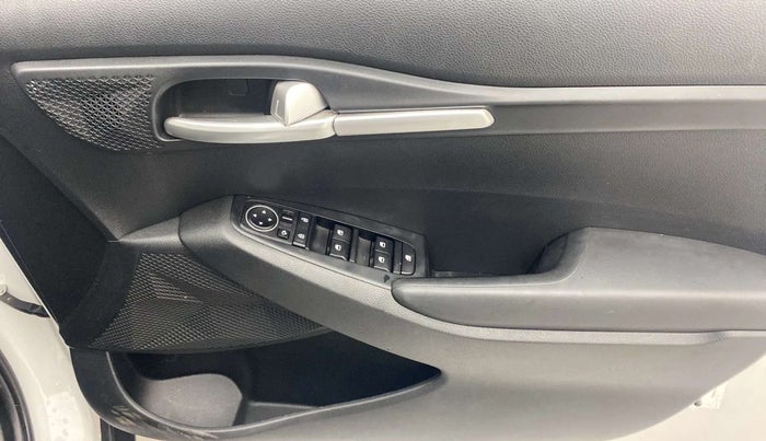 2023 KIA SELTOS  HTK PLUS 1.5 PETROL MT, Petrol, Manual, 9,591 km, Driver Side Door Panels Control